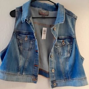 Cropped denim jacket